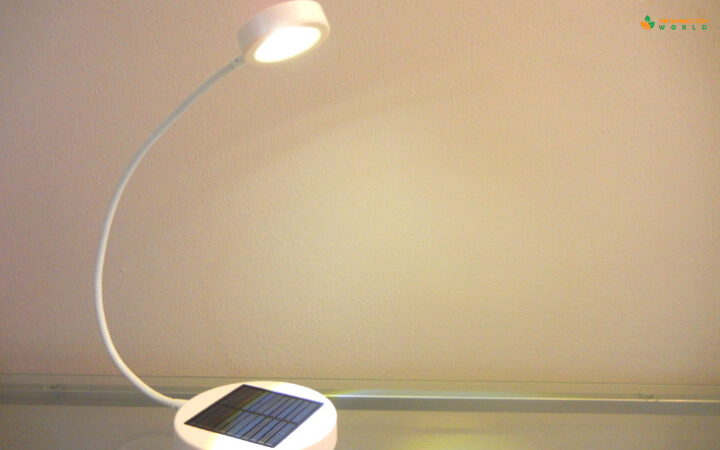 Solar desk lamps